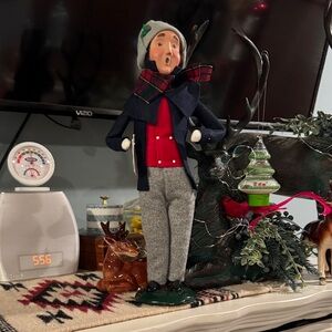 BYERS CHOICE CAROLERS Festive Caroler Figurine with Red/Blue/Gay Outfit